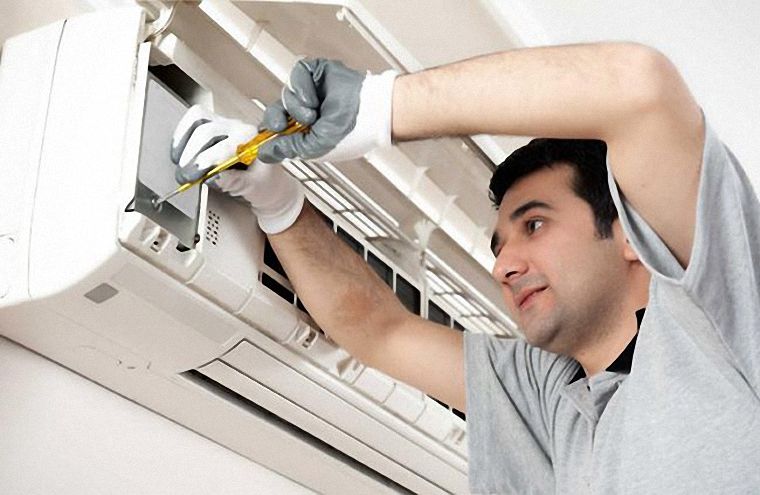 Máy lạnh chảy nước